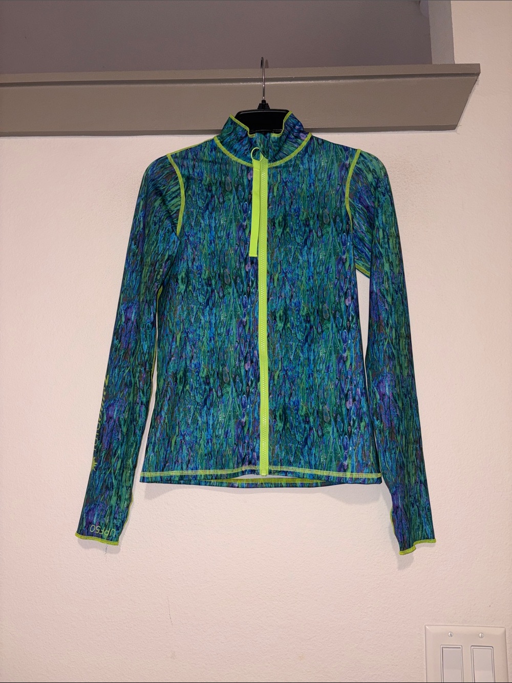 Tutublue Zip Rashguard with Back Pocket SZ S EUC